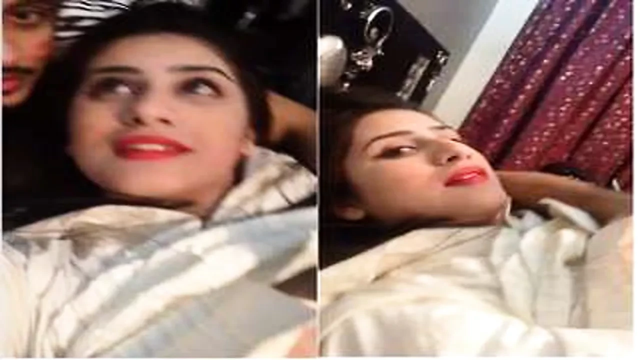 seksi paki kız boob basarak sevgilisi tarafından