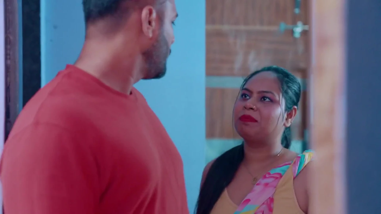 Seksi Figür Ateşli Kamwali Bai Tam Çıplak Vücudunu Ev Sahibine Sundu