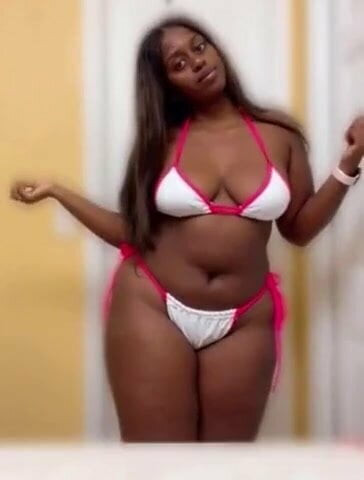 Alicia's Totally Thicc Bikini Body