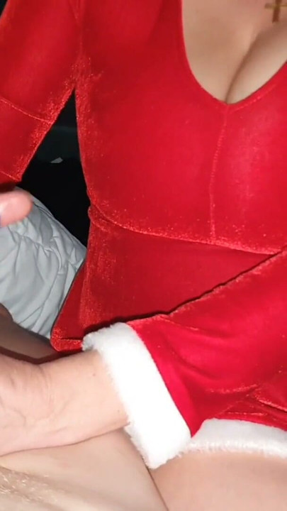 Merry Christmas POV ใช้มือเซ็กซี่จากรุ่นแม่น่าเย็ดมือสมัครเล่น Munichgold นวดมือเซ็กซี่โปรดน้ําหีแตกให้กู! | คลิป 1
