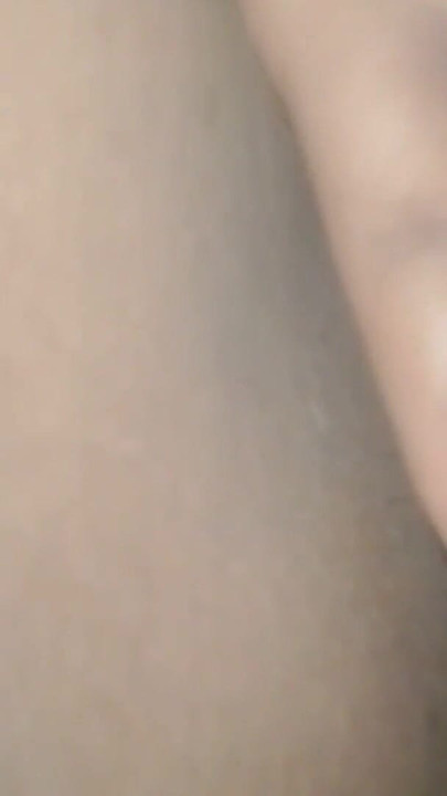 标志性的时刻来自“我很饥渴，我在厨房里手淫，而每个人都在工作”