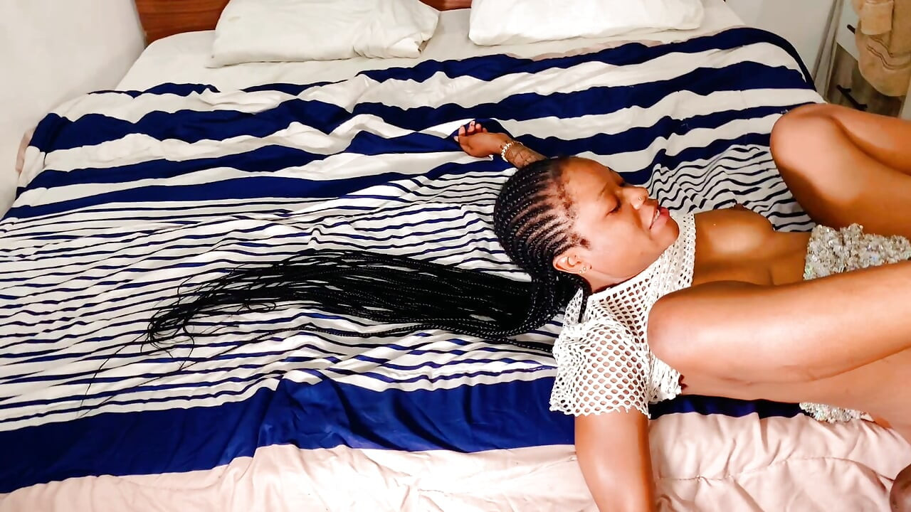 Rashy Растягивает Ее Розовую Мокрую Сочную Киску Pato Большой Черный Член