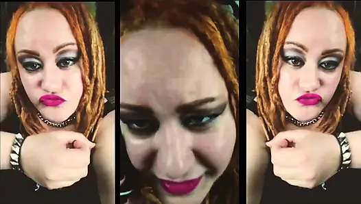 Sevimli arkadaşını emiyorken erkek arkadaşıyla telefonda konuşuyor