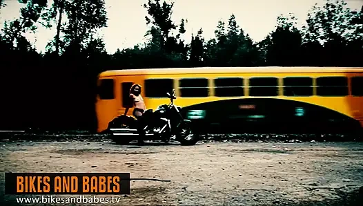 Roxy Rocka - sepeda dan cewek tv video seksi