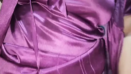 Berhubungan seks dengan kolektor cicilan.