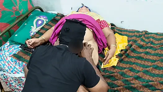 Komşu teyze seks sırasında büyük yarağımı kaldıramadı