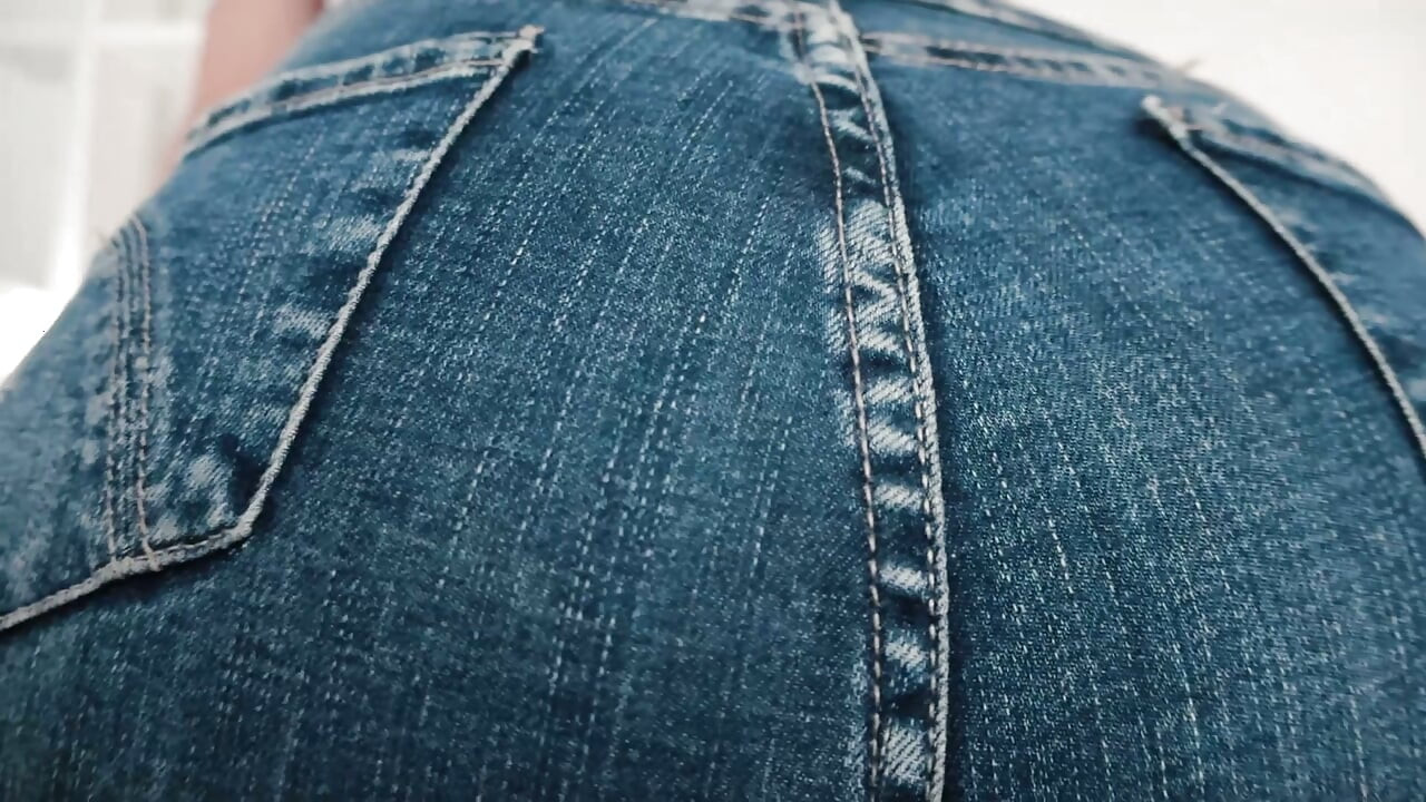 服を試着するときにジーンズにおしっこを濡らしてしまいます