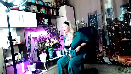 Страстная приверженность мужскому хую .!. Классная русская шлюшка-жена делает минет мастер-класс для застенчивой, неопытной девушки!.))