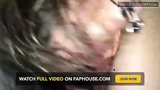 Sarışın orta yaşlı seksi kadın büyük bir yarak emdikten sonra götten parmaklanıyor