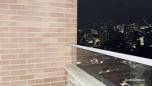 Büyük yarak iki latin gencin sıkı amını sikiyor