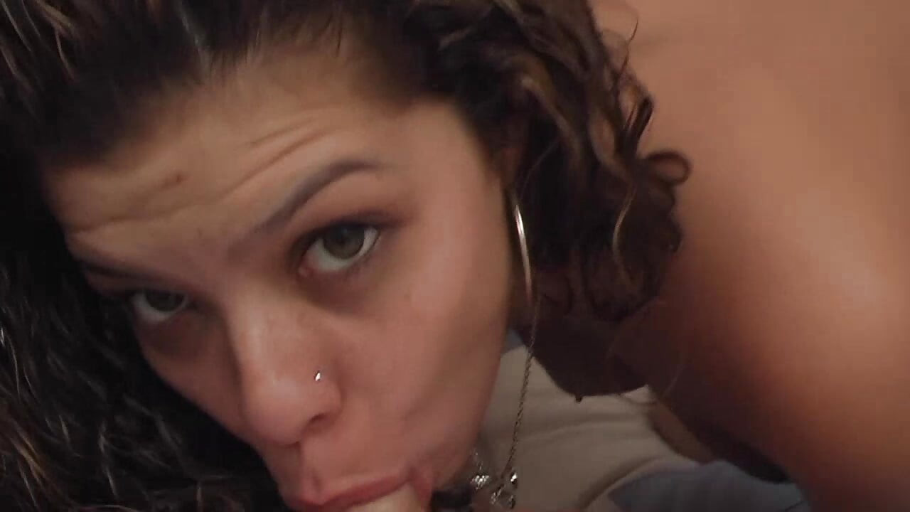 Sexe humide romantique avec une bombasse excitée