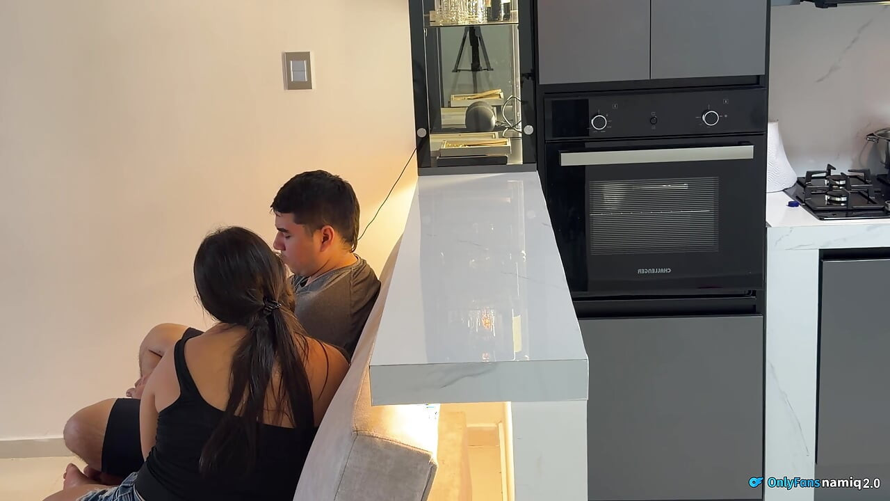 他有个严重的问题，只能用我的骚逼解决