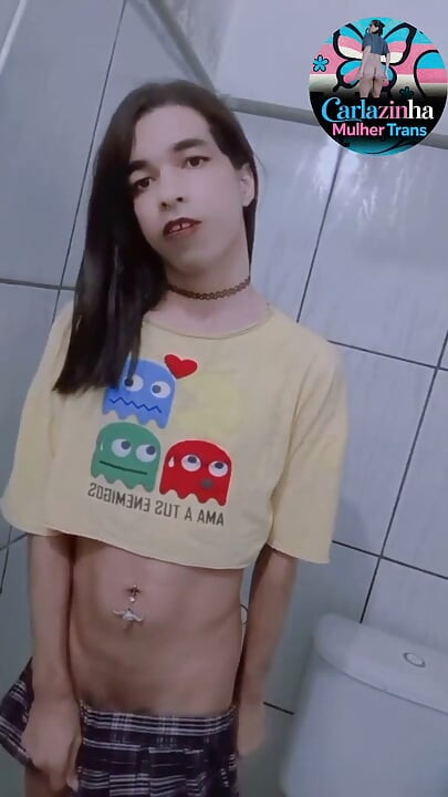 저는 과시하는 여자이고, 이렇게 자랑하는 걸 즐기는 매우 음란한 트랜스 여성입니다