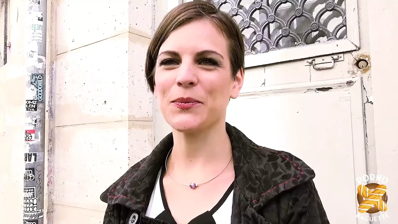 Marie尝试色情片，但不想停下来