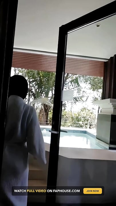 Hijab Mandi Bugil Di Kolam Renang