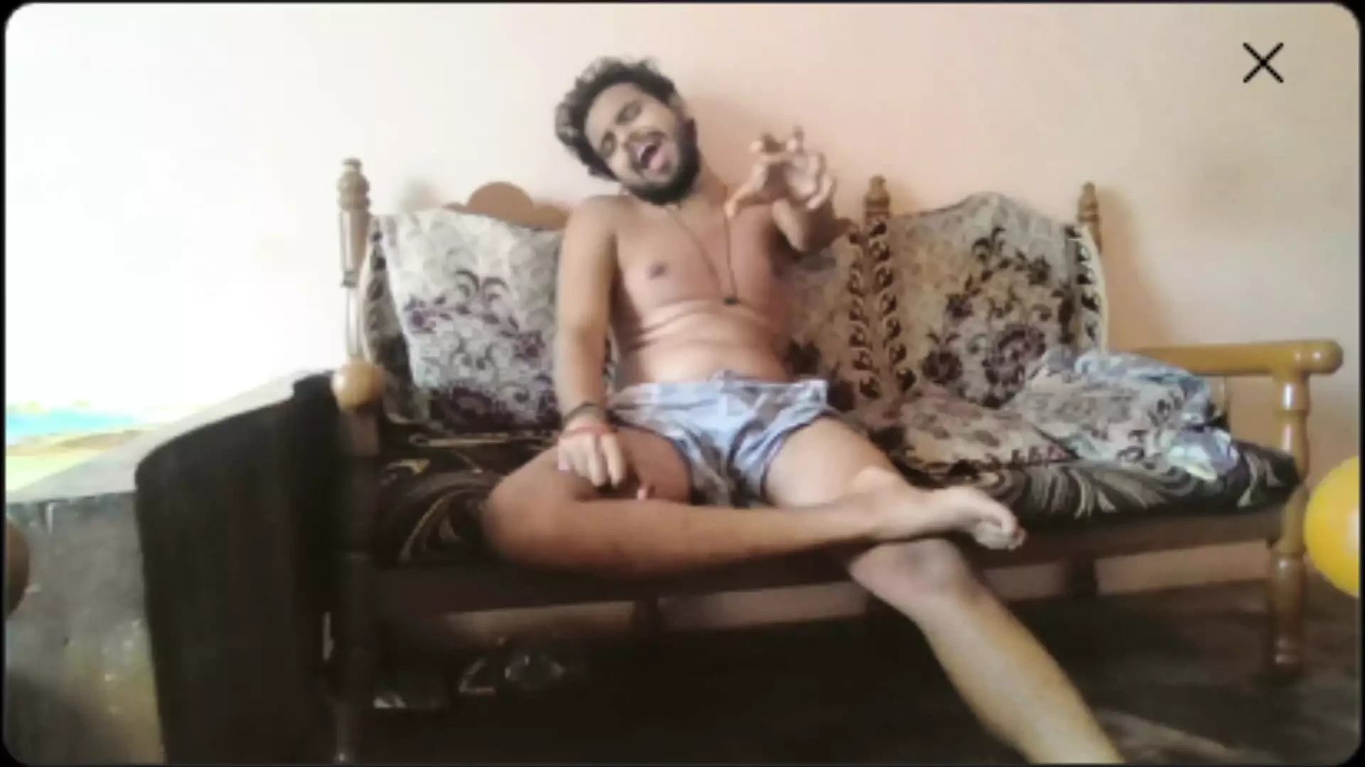 Ismaatdeva ateşli romantik müzik romantizmi hissediyor.
