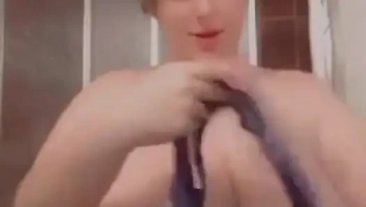 Примерка нового лифчика