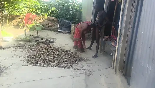 Desi housewife ki outdoor chudai ki