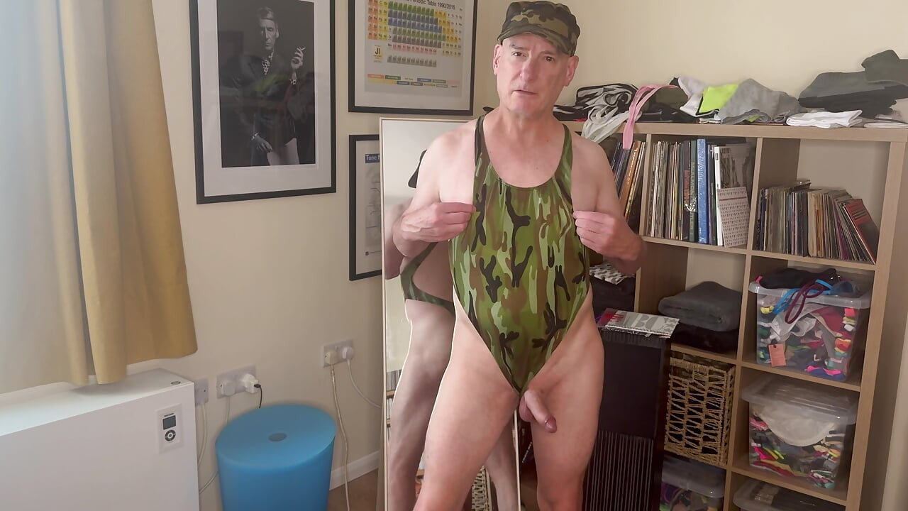 Camo thong pakai baju renang untuk mayor