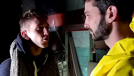 Dünyanın sonundan önce en iyi arkadaşımı sikiyorum