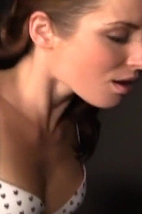 Pelirroja garganta profunda, gloryhole dick durante confesión