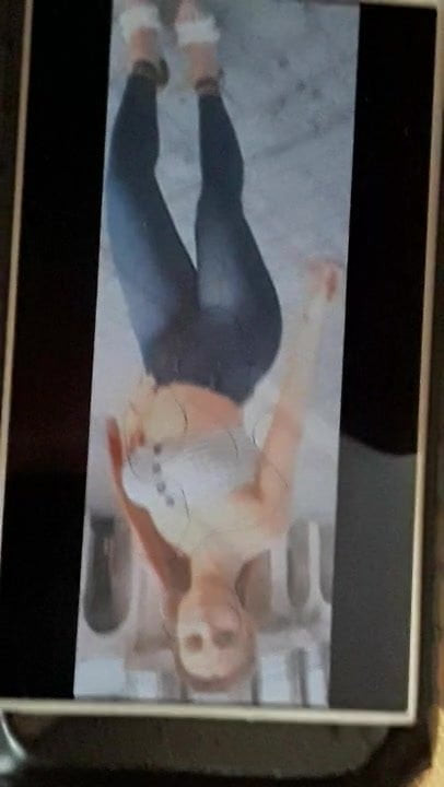 Cum tribute  Emilia 1 mamasita cuerpazo