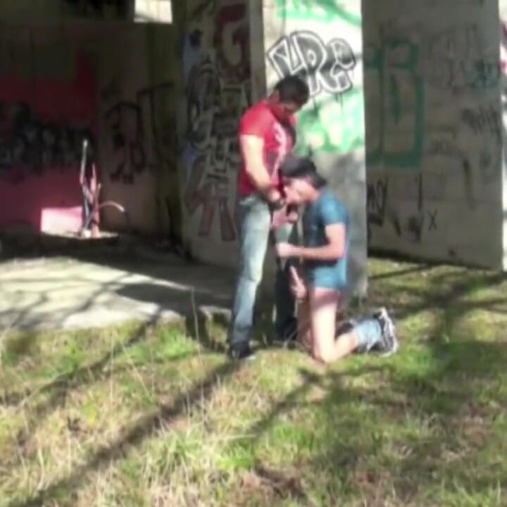 Muscle boy fucked in exhib cruising place by top