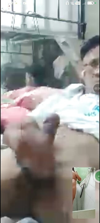 Panggilan video seks saat dia bangun pagi ini