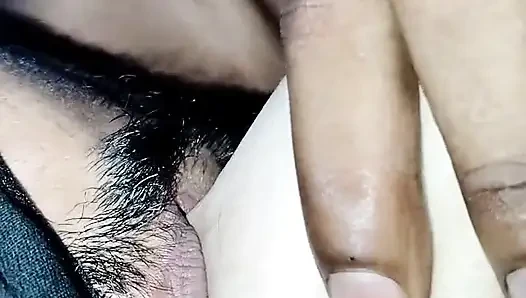 Meri Randi biwi lund maang rahi hai