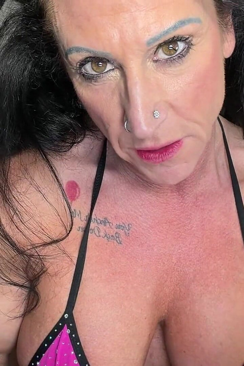 Muscle Worship Povyour en sesión privada con Kandy