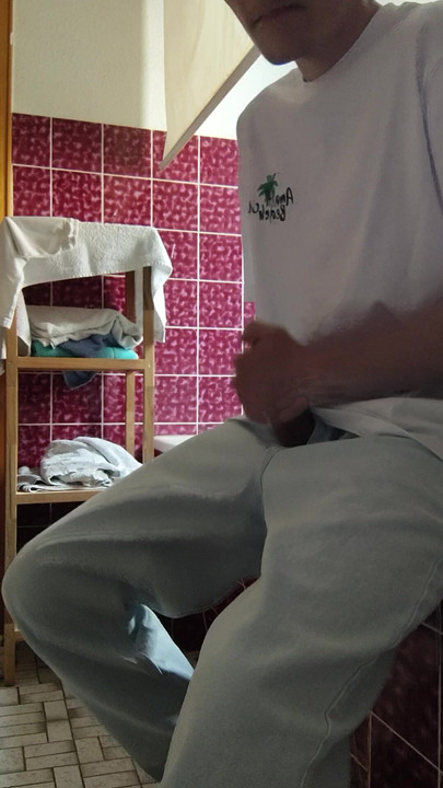 Skater boy cumshot