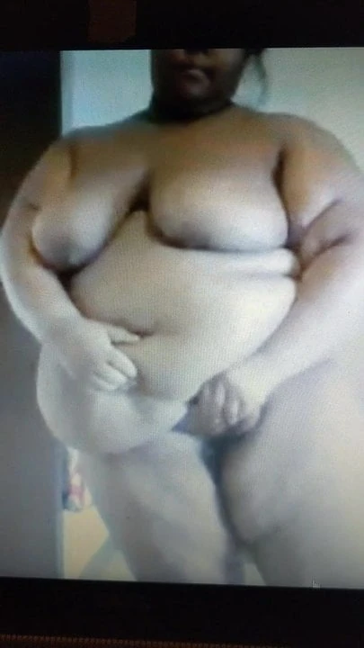 Delicpous BBW playing w that pretty fupa