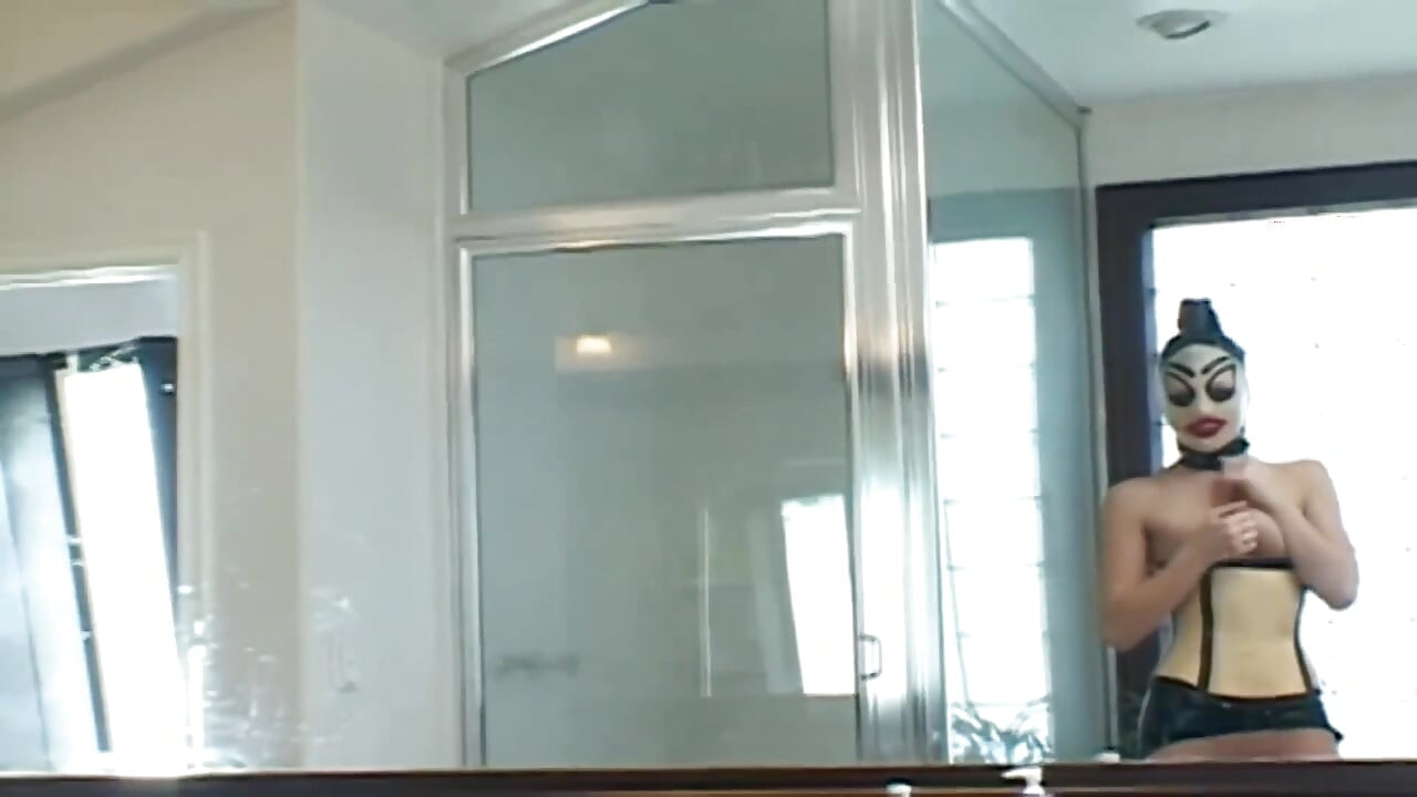 Cewek nakal didominasi dientot sama dua kontol