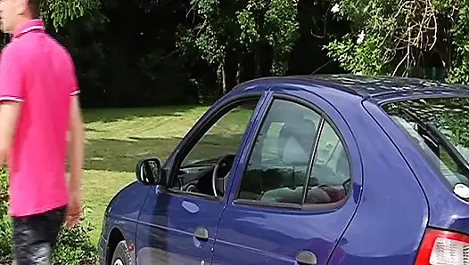 Büyük memeli Fransız genç kız yarak emip biniyor