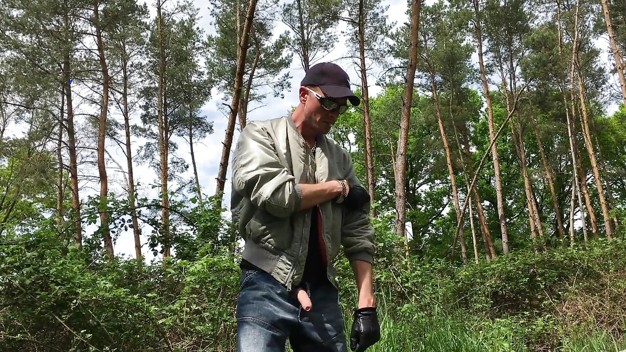 Outdoor Piss