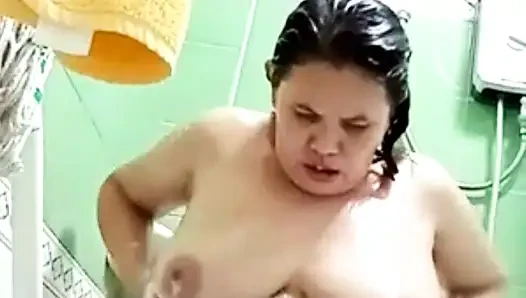 Sadece duş alırken izliyorum