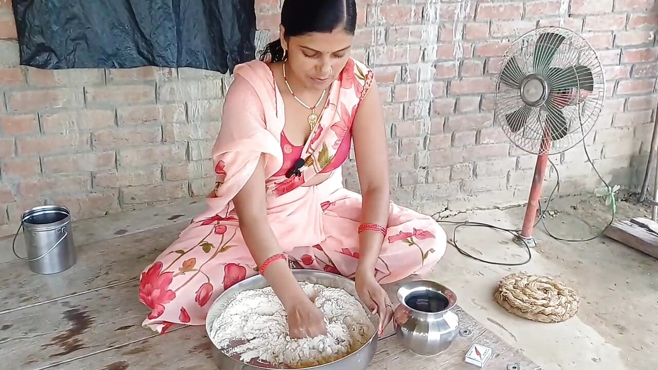 Apne he stepsister ki friend ko virgin pussy fuck kiya or pussy ros nikal kar jiv se chata,gud ki ros pilaya.. a