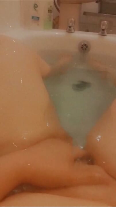 BBW plays in the bath