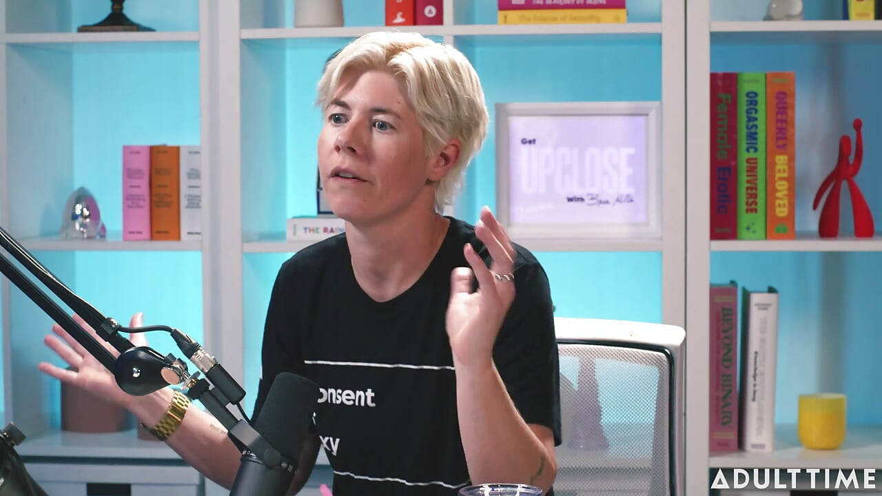 Lilly Bell exibicionismo, sexting e empoderamento no podcast Adult Time
