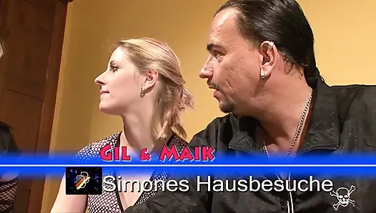 İki azgın olgun sürtük sert bir Alman yarağını alıyor