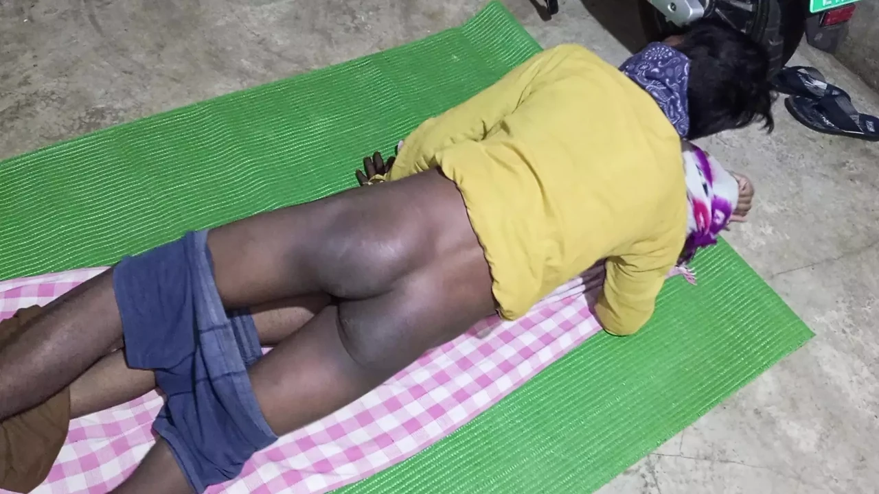 Indian Shemale Pooja & New Boyfriend Slowly Slowly Kissing And Boyfrends Fucking Pooja Bhabhi Ass.
