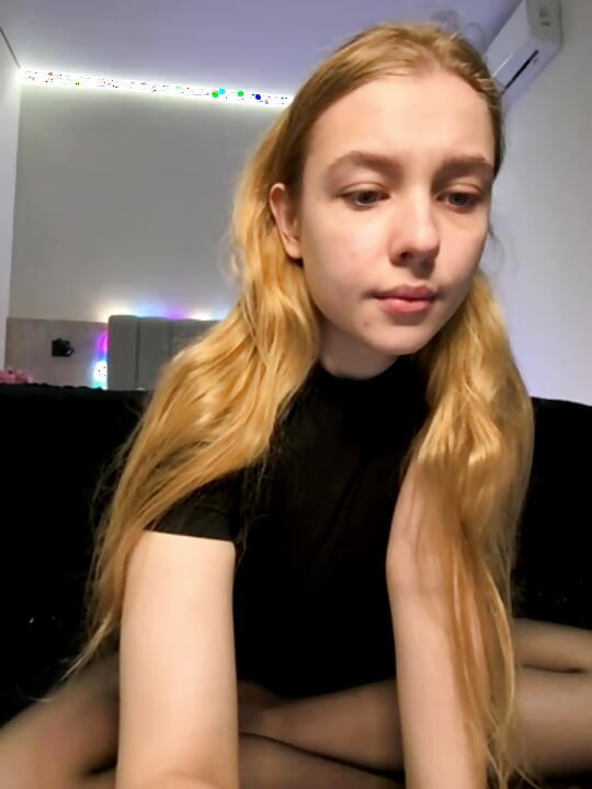 The teacher shakes and rubs her pussy with glasses