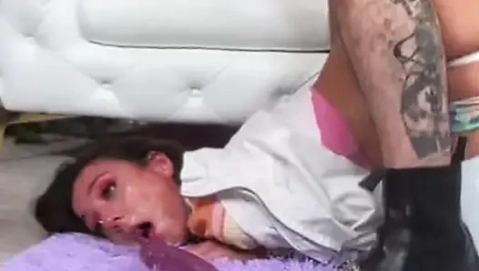 Sasha tükürük her şeyi kapatana kadar Nade'i gırtlağına kadar alıyor!