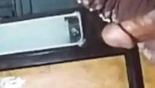 Indische desi bhabhi hardcore-fick wie eine maschine mit großem schwanz