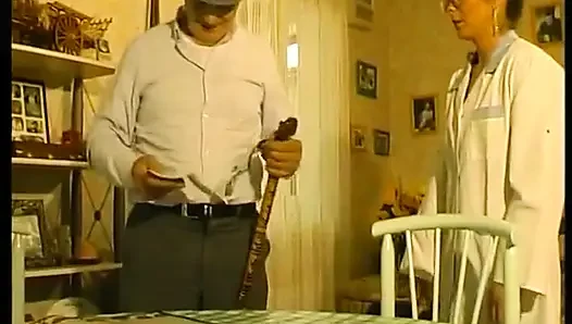 Eine sehr fickliche und versaute pflegeassistentin zu hause!