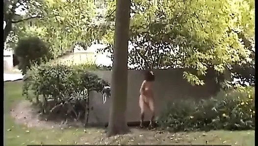 Güzel lisa kendini çok ateşli bir yolculuğa atıyor!