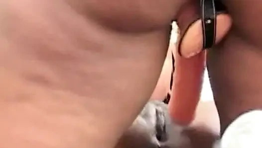 Heiße Lesbenaction mit Toys und Fingern