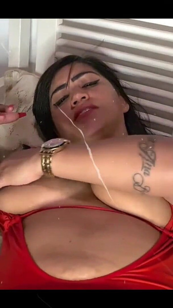 VRUĆA NOĆ VJEŠTICA: Vođeno drkanje u dlakavoj i nestašnoj pički. | Isječak 1