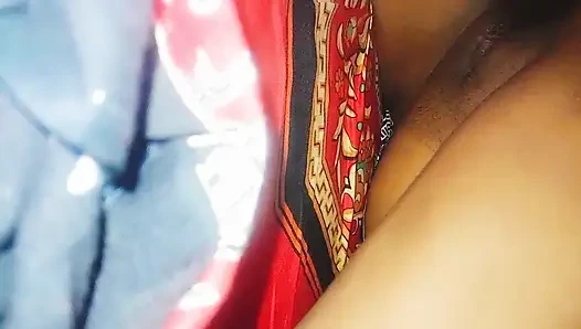 Bangladeşli güzel kolaj kızı neredeyse domaltarak sikişiyor