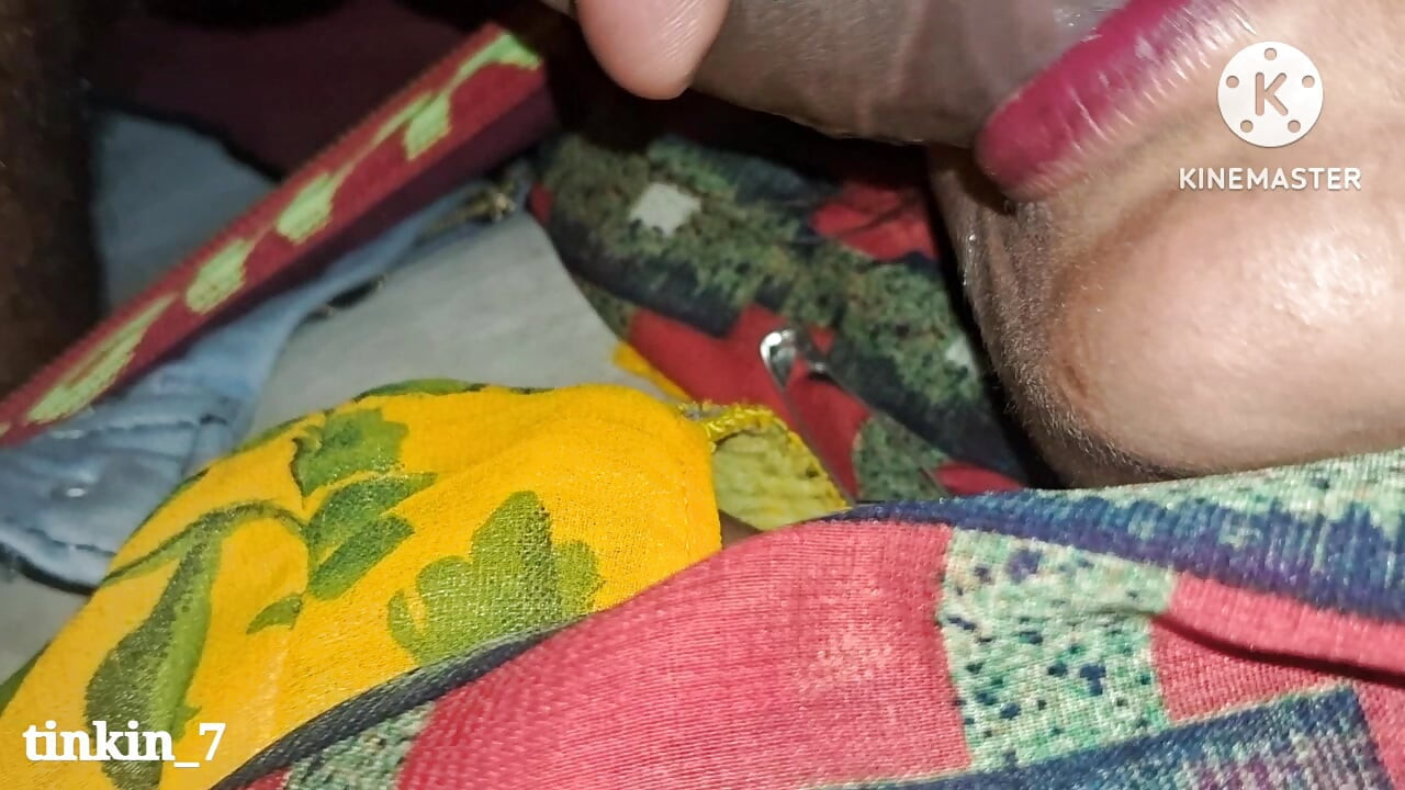 Wife of Desi village put her in her mouth